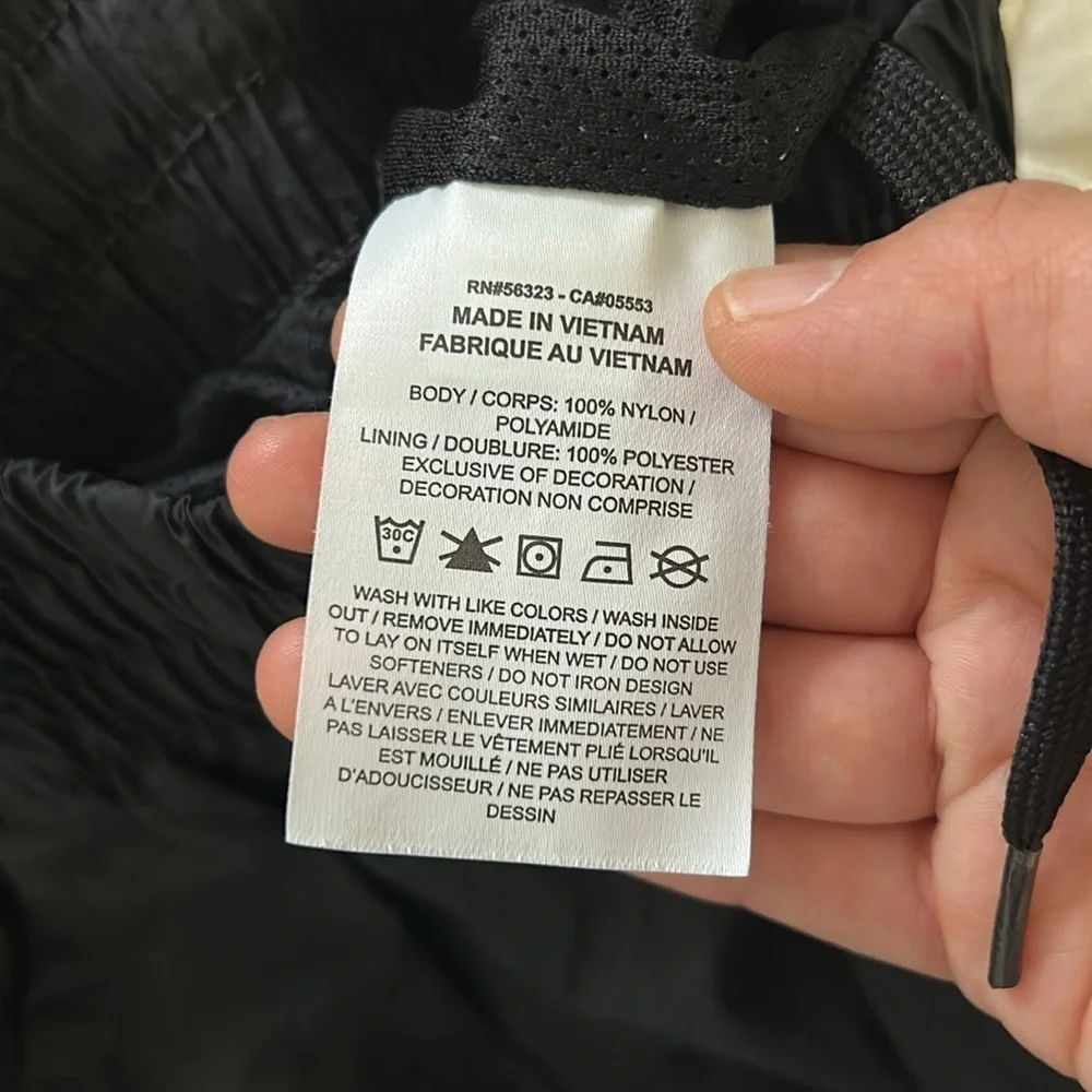 NIKE Sportwear Heritage Track Pants. L